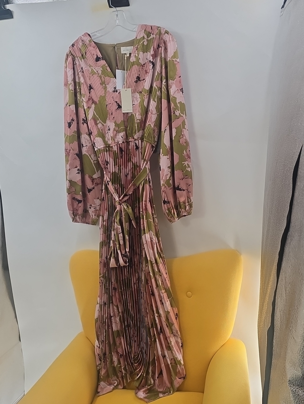 MELLODAY Pink Floral Pleated High-Low Midi Dress with Olive Accents - Picture 7 of 10